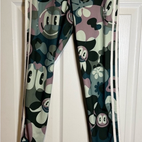 Adidas Hattie Stewart Green Grey Smiley face Leggings size Med Camouflage Style - Picture 3 of 7